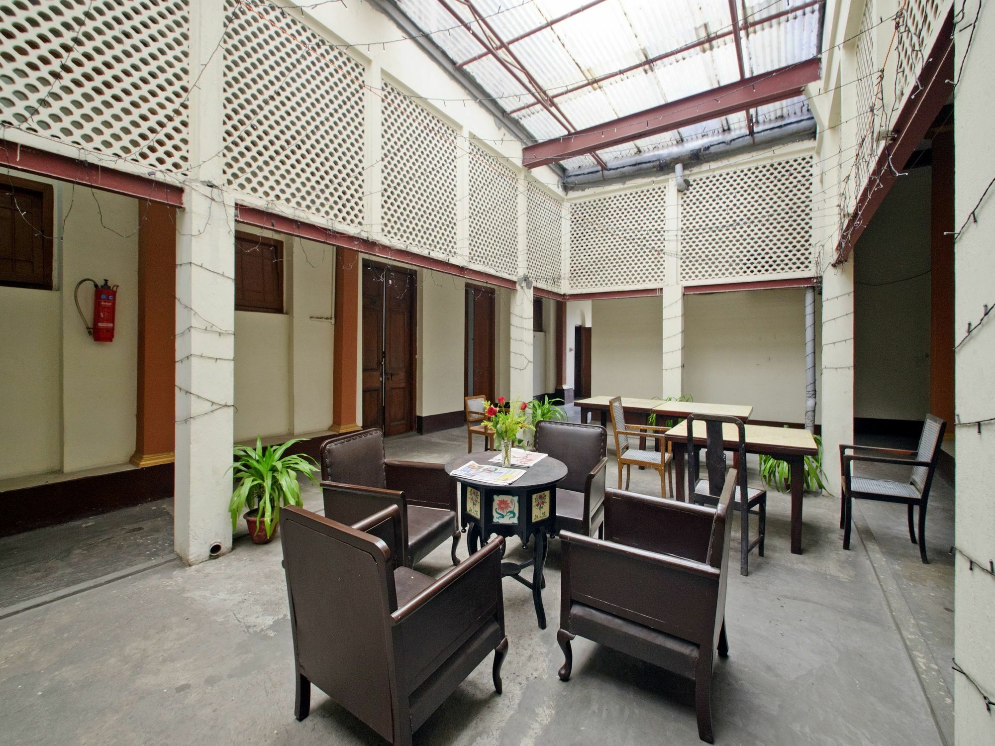 Oyo 5811 Seacom Inn Ymca Esplanade Calcutta Exteriör bild